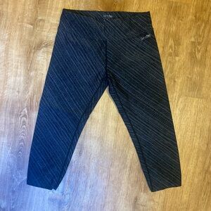 Calvin Klein Performance Women's Gray Ruched Capri Workout Leggings Size M